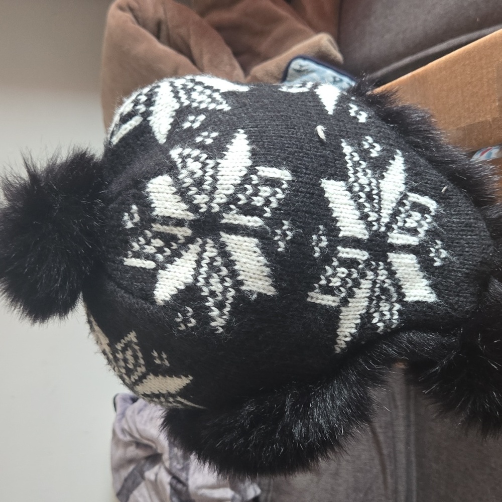 Fair Isle Knit Trapper Faux Fur Hat Black Ear Flaps Pom Pom Tie Winter OS - Picture 4 of 6